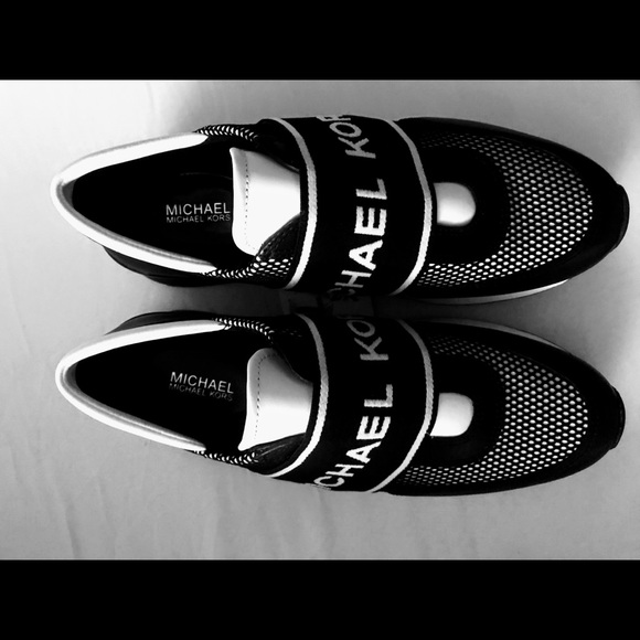 MICHAEL KORS SLIP ONS - Picture 6 of 8